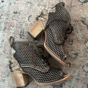 Freebird sandals, never worn size 10